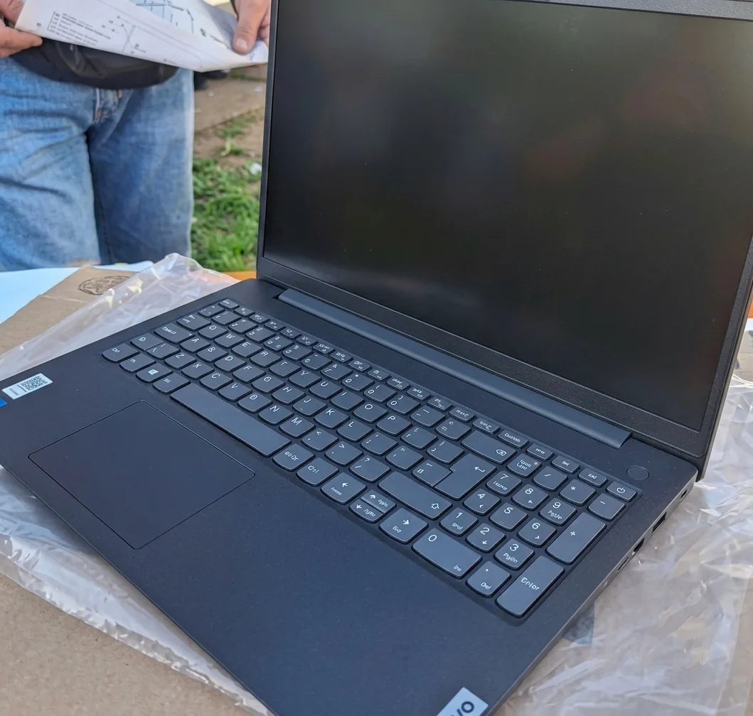 20-nuevas-notebooks-lenovo-del-IDMB-Santa-Eufemia