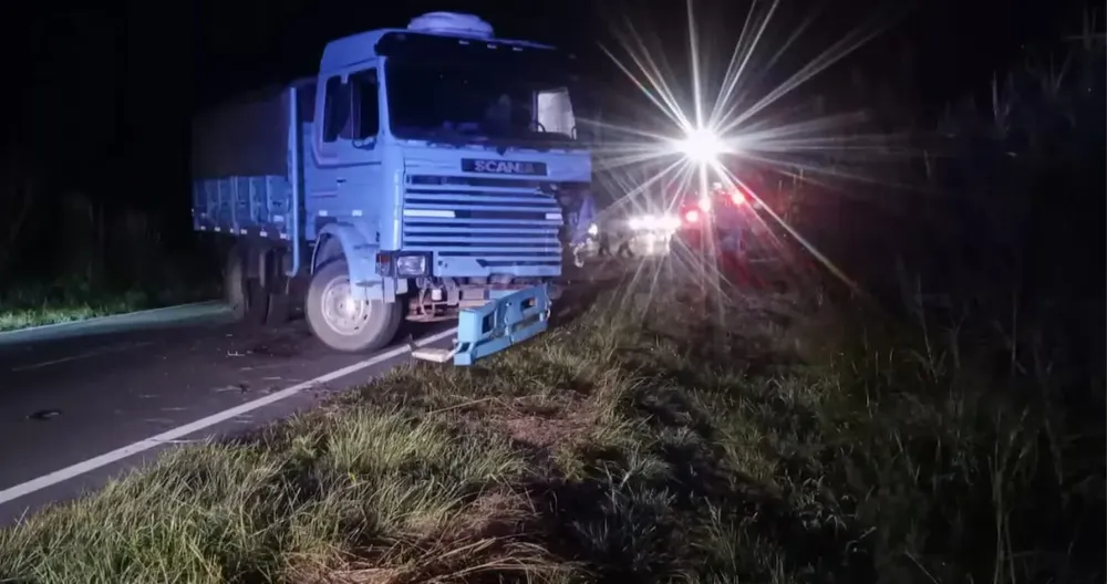 tragico-accidente-entre-utilitario-y-camion-cerca-de-del-campillo
