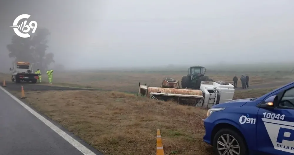 Volcó-camión-cisterna-con-gasoil-en-sudoeste-cordobés-cerca-de-sampacho