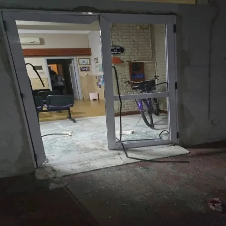 destrozos-en-el-hospital-de-santa-eufemia-termina-con-un-detenido