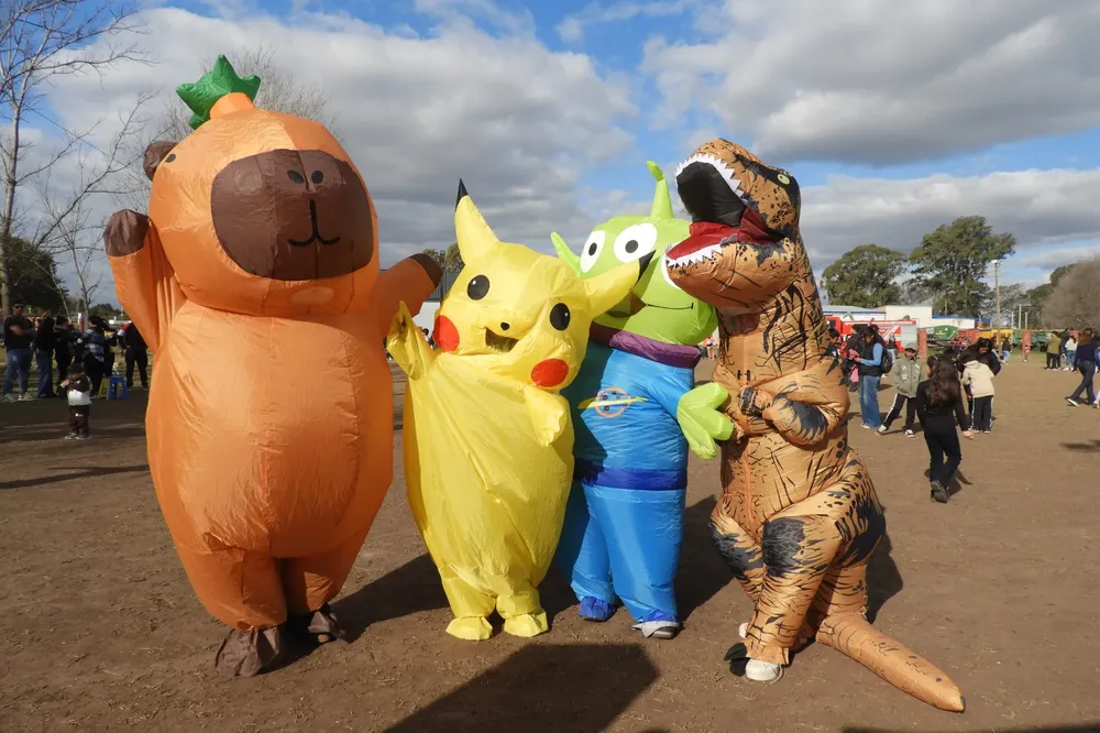 personajes-divertidos-en-el-festejo-del-dia-de-la-niñez-en-santa-eufemia