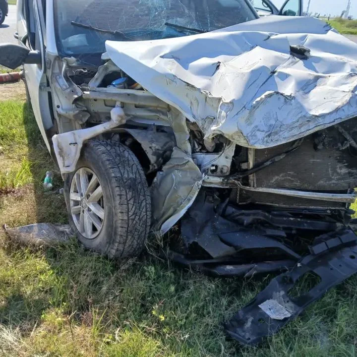 accidente-camioneta-camion-muere-joven-en-general-levalle