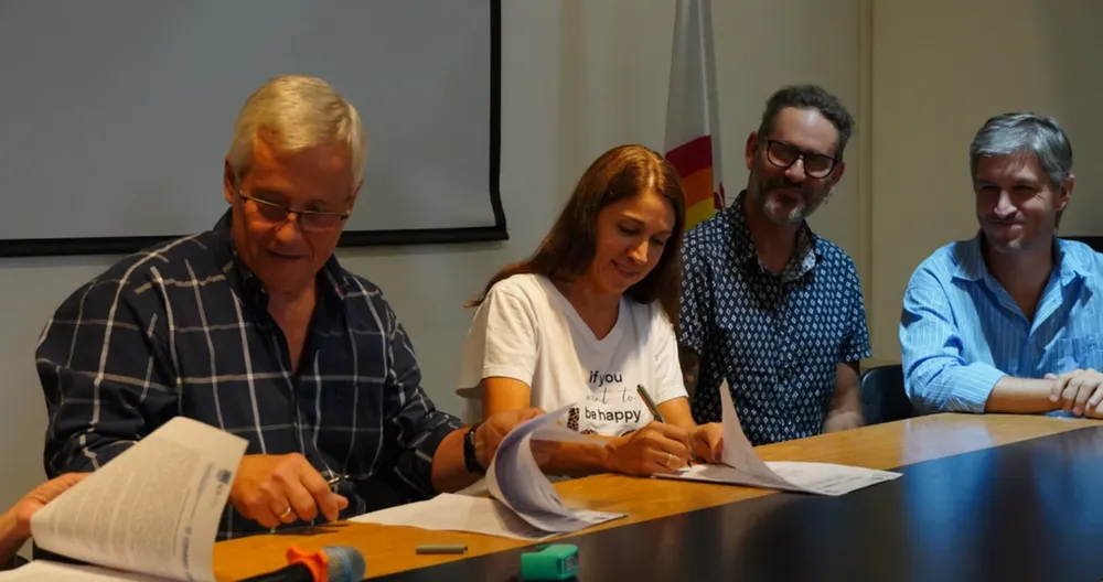 firma-convenio-Plan-de-Ordenamiento-Territorial-en-los-cisnes