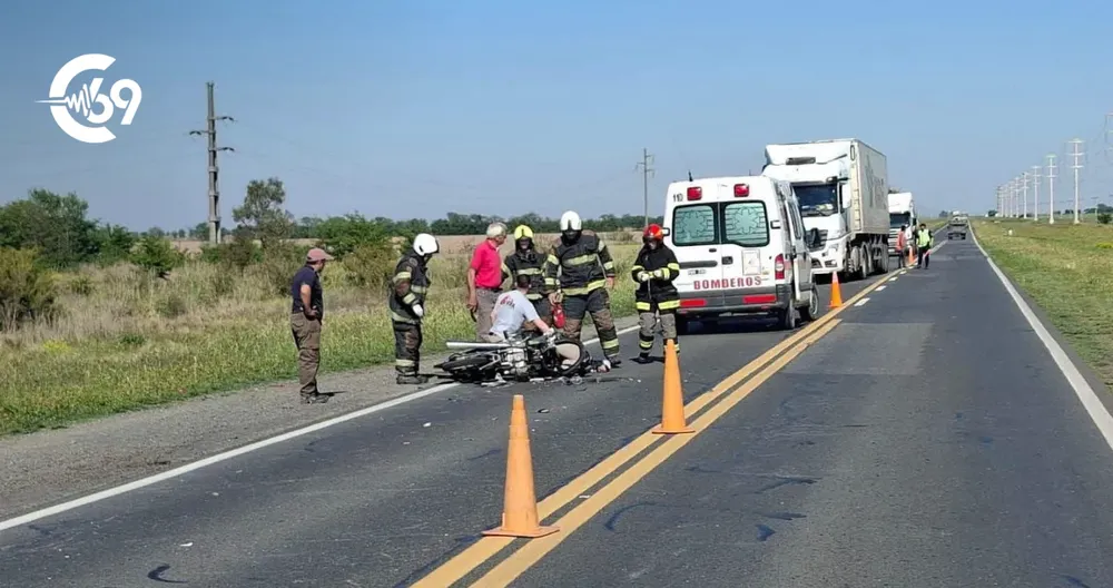 Una-motociclista-sufrió-lesiones-graves-tras-chocar-con-un-camión-en-General-Levalle