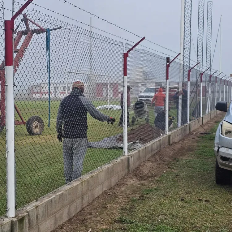 trabajos-en-el-predio-de-sportivo-rural-para-nuevas-luminarias