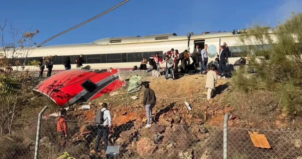 Tragedia-choque-de-trenes-en-España-hay-al menos-64-muertos-y-80-heridos