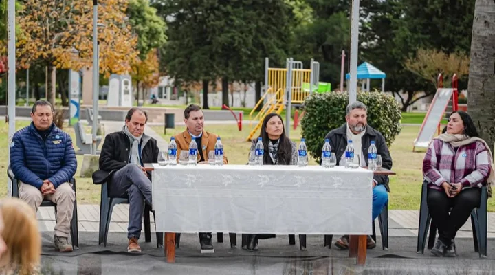 Gisela Barrionuevo junto a funcionarios provinciales y regionales en la presentación de la nueva Guardia Local de Santa Eufemia