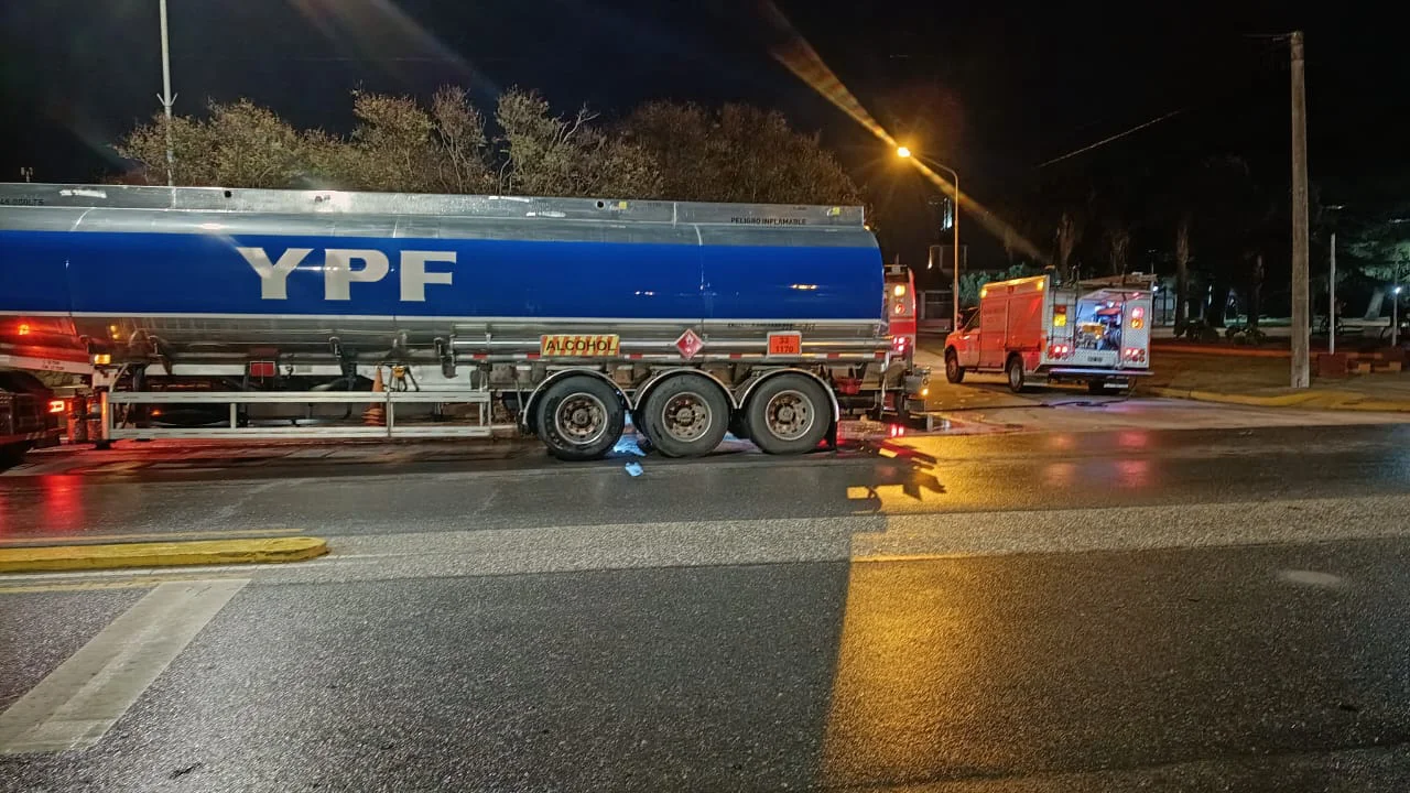 se-incendió-un-camión-de-ypf-en-santa-eufemia